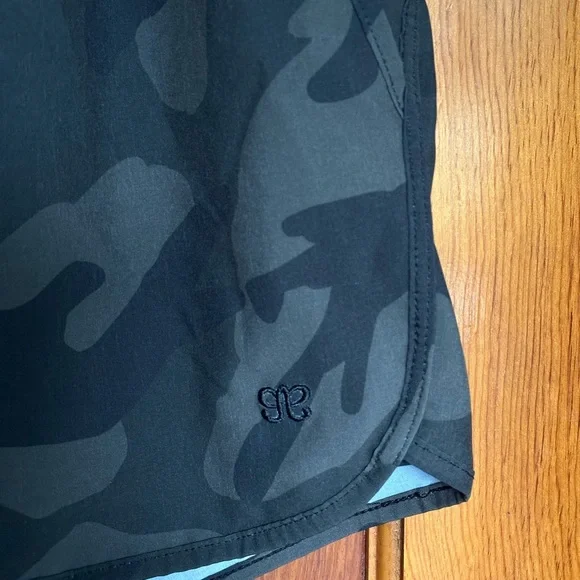 Albion Lunge women’s camo lined shorts size XL good condition - Picture 2 of 10